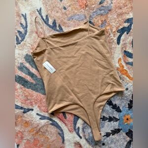 True Hues BANANA REPUBLIC Essential bodysuit Hue 160